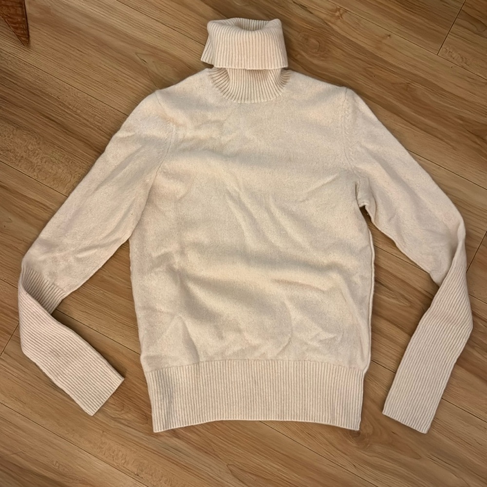 AQUA Cashmere cream/off white turtleneck sweater SZ XS